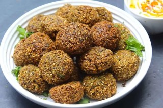 Crispy golden falafel macro